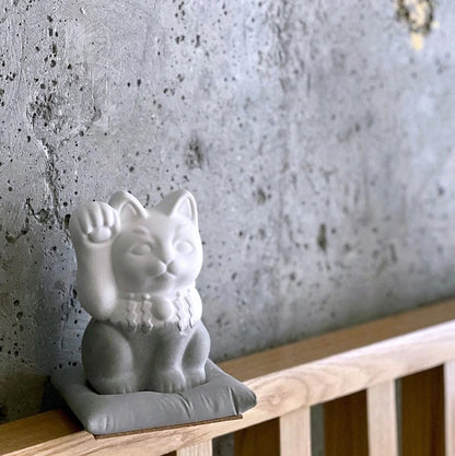 Cement Maneki Neko Diffuser