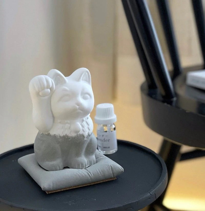 Cement Maneki Neko Diffuser